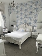 The Riverside House Hotel