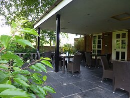 The Riverside House Hotel