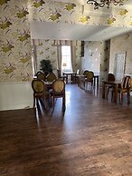 The Riverside House Hotel