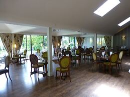 The Riverside House Hotel