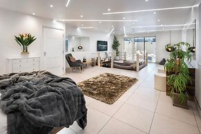 Aphrodites Group