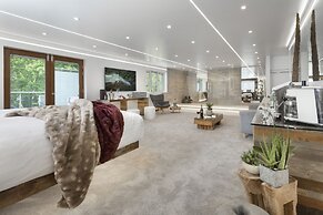 Aphrodites Group