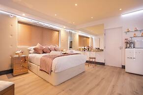 Aphrodites Group