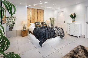 Aphrodites Group