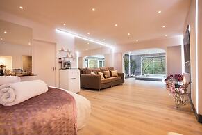 Aphrodites Group