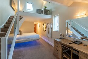 Lakes Hotel and Spa