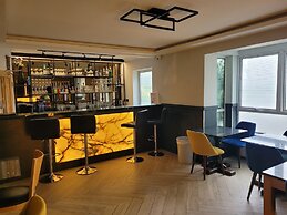 The Gatwick White House Hotel