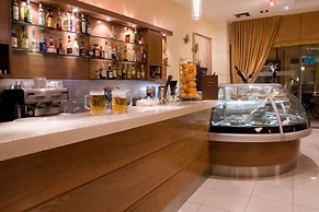 Crystal City Hotel