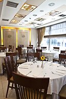 Crystal City Hotel