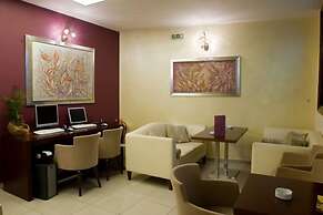Crystal City Hotel