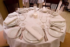 Crystal City Hotel