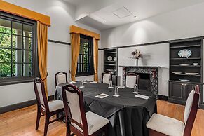Peppers Manor House