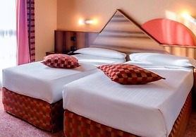 La Villa, Sure Hotel Collection by Best Western