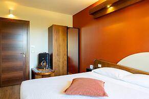 La Villa, Sure Hotel Collection by Best Western