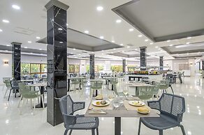 Hotel Benidorm East by Pierre & Vacances