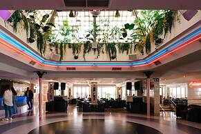 Port Fiesta Park Hotel