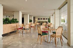 Alua Leo Hotel