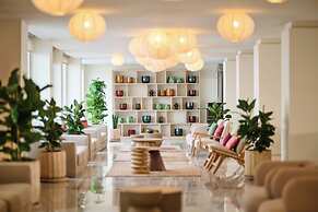 Alua Leo Hotel