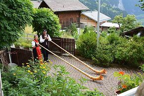 Hotel Bellevue - Traditional Swiss Hideaway