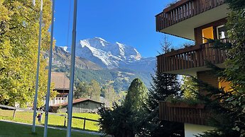 Hotel Bellevue - Traditional Swiss Hideaway