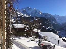 Hotel Bellevue - Traditional Swiss Hideaway