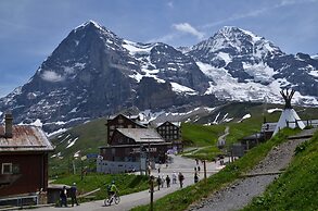 Hotel Bellevue - Traditional Swiss Hideaway
