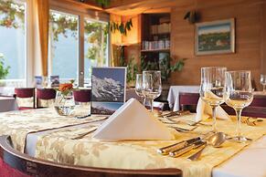 Hotel Bellevue - Traditional Swiss Hideaway