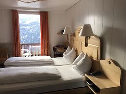 Hotel Bellevue - Traditional Swiss Hideaway