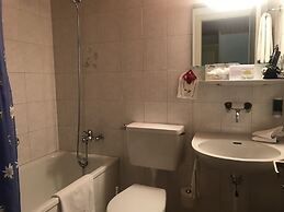 Hotel Bellevue - Traditional Swiss Hideaway