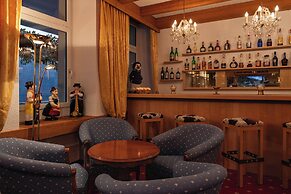 Hotel Bellevue - Traditional Swiss Hideaway