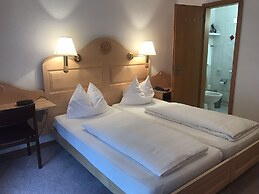 Hotel Bellevue - Traditional Swiss Hideaway