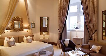 Victor's Residenz - Hotel Schloss Berg