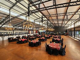 Safari Hotel & Convention Centre