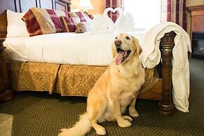 Merit Hotel & Suites