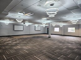 Merit Hotel & Suites