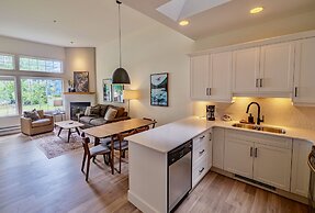 Waters Edge Shoreside Suites