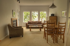 Waters Edge Shoreside Suites