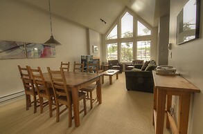 Waters Edge Shoreside Suites