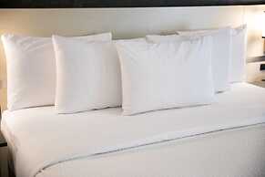 Days Inn & Suites by Wyndham Thunder Bay