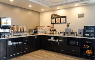 Days Inn & Suites by Wyndham Thunder Bay