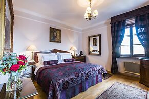 Golden Well Hotel