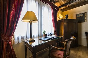 Golden Well Hotel