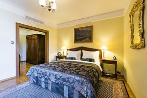Golden Well Hotel