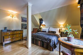 Golden Well Hotel