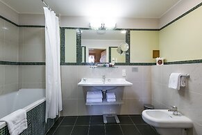 Golden Well Hotel