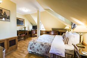 Golden Well Hotel