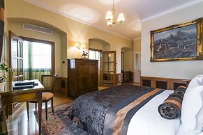 Golden Well Hotel
