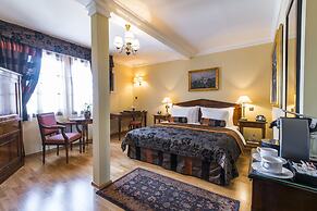 Golden Well Hotel