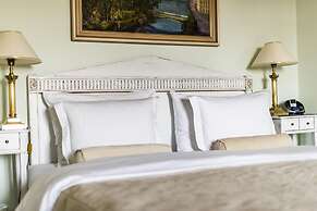 Golden Well Hotel