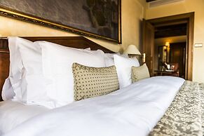 Golden Well Hotel